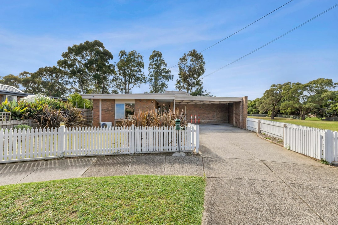 SDA house in Glen Waverley with a white picket fence