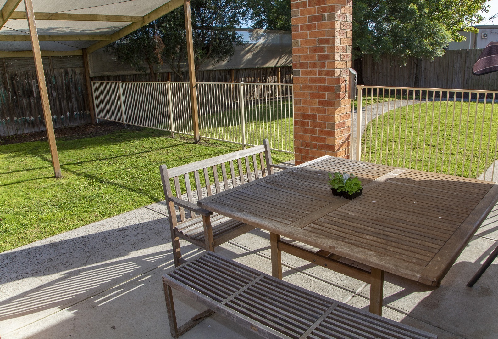 Outdoor area with table and chairs and pagola