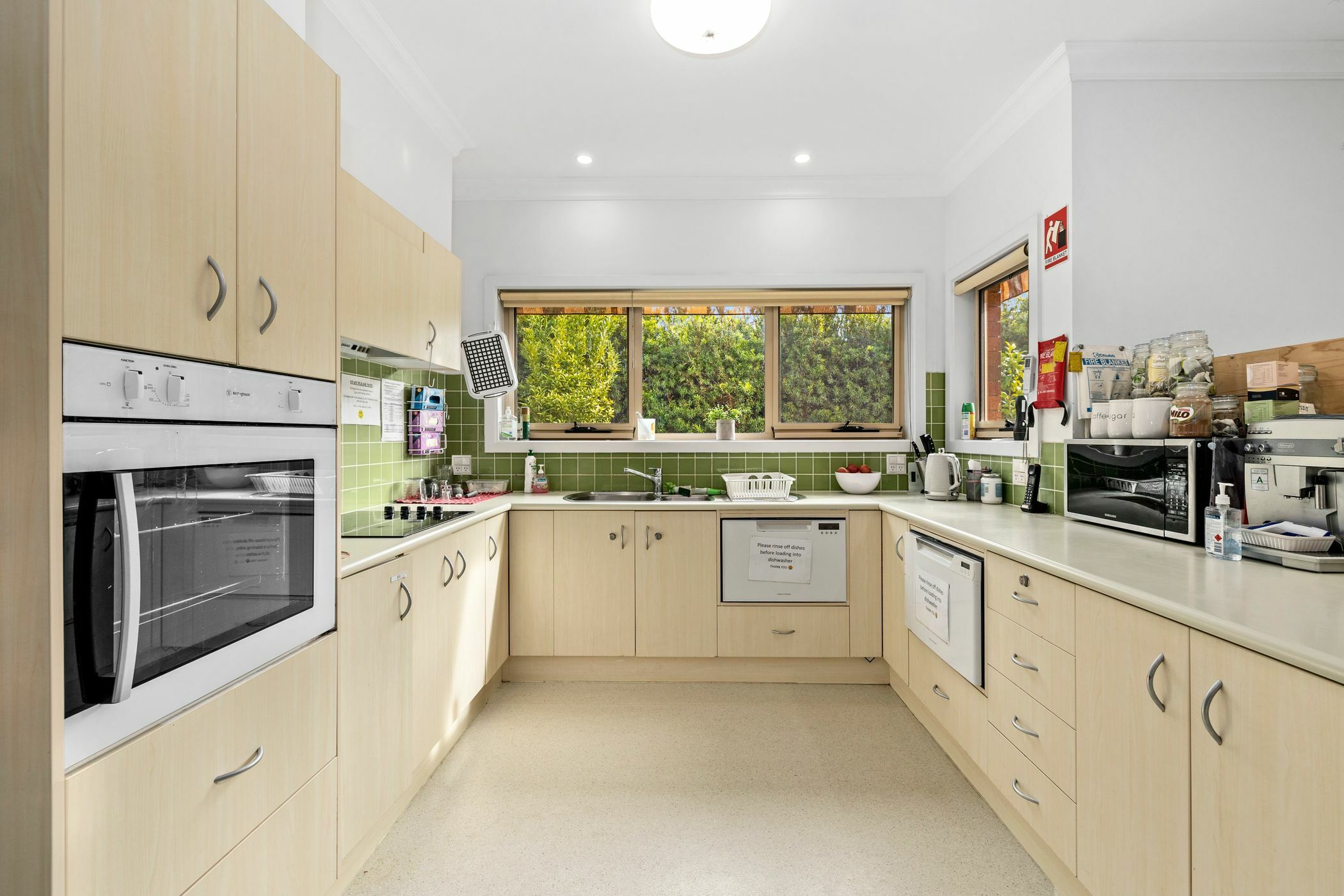 Kitchen area with cream coloured cabinets